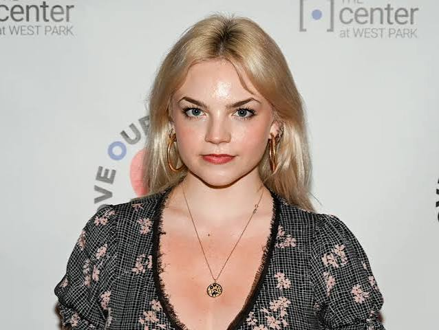 Ella Stiller biography